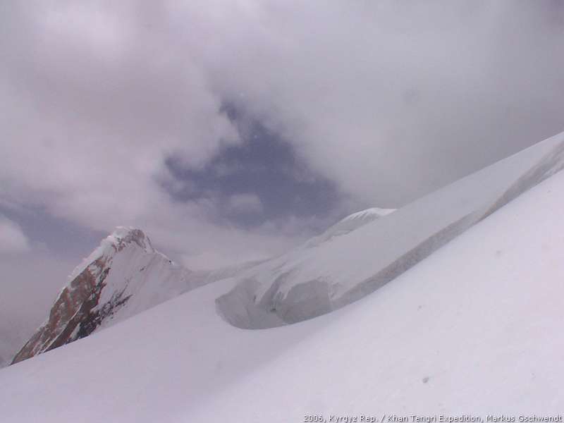 Pic: Gletschewrspalte, Chapayev Peak Hauptgipfel